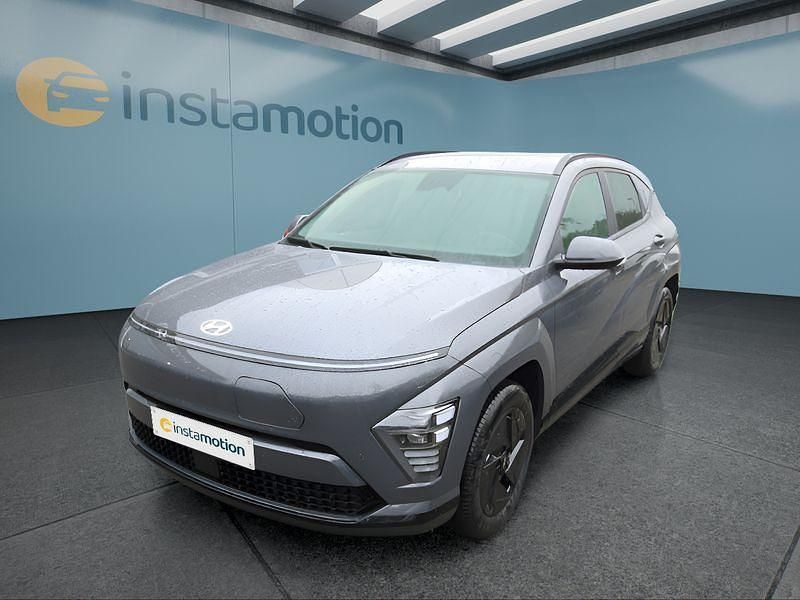 Grau Neu 2025 Hyundai Kona SUV | 36.899 € (Etwas zu teuer) - Bild 1/4