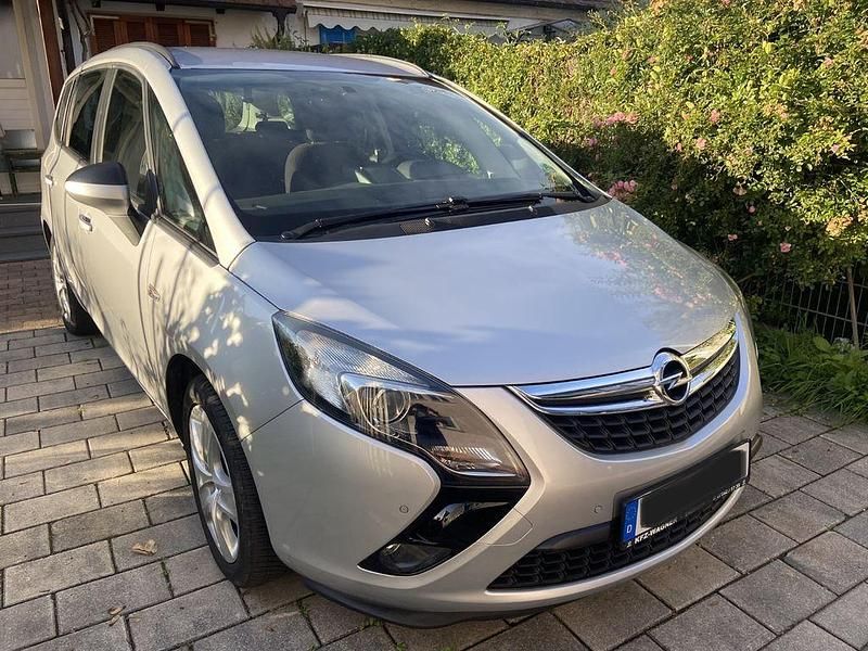 Silber Gebraucht 2015 Opel Zafira Tourer Edition Van / Kleinbus | 6.950 € (Guter Preis) - Bild 1/4