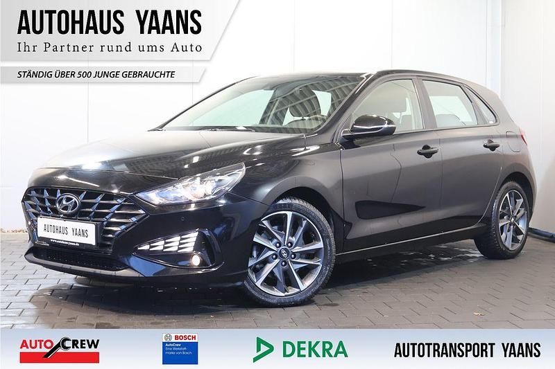 Schwarz Gebraucht 2023 Hyundai i30 Trend Limousine | 12.889 € (Guter Preis) - Bild 1/4