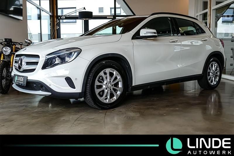 Weiß Gebraucht 2014 Mercedes GLA200 SUV | 11.900 € (Fairer Preis) - Bild 1/4