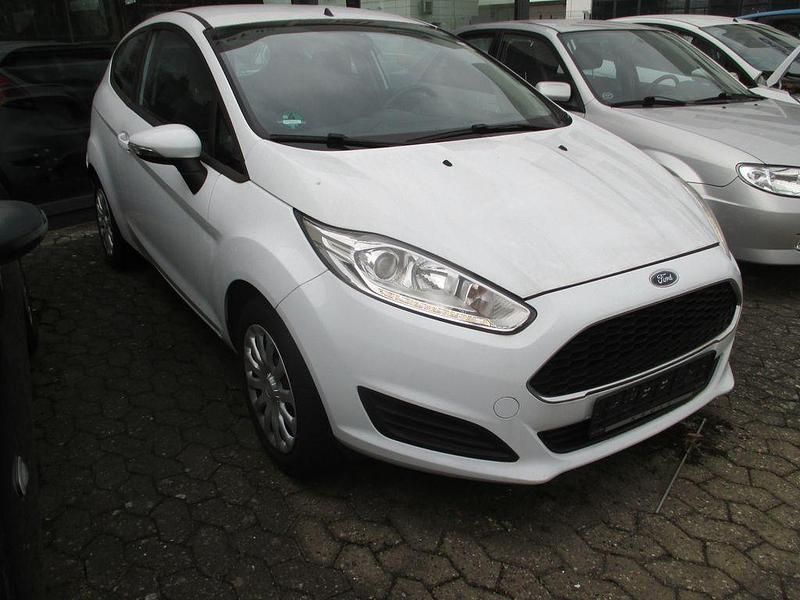 Gebraucht Ford Fiesta Trend 97 PS (71 kW) 2017 Weiß Limousine