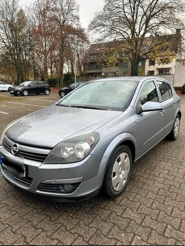 Silber Gebraucht 2005 Opel Astra Kleinwagen | 3.200 € (Fairer Preis) - Bild 1/4