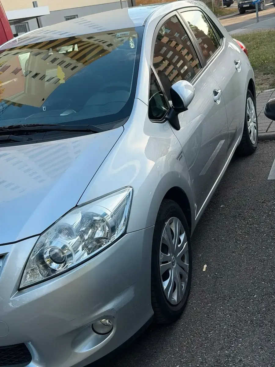 Gebraucht Toyota Auris 99 PS (72 kW) 2010 Grau Kleinwagen