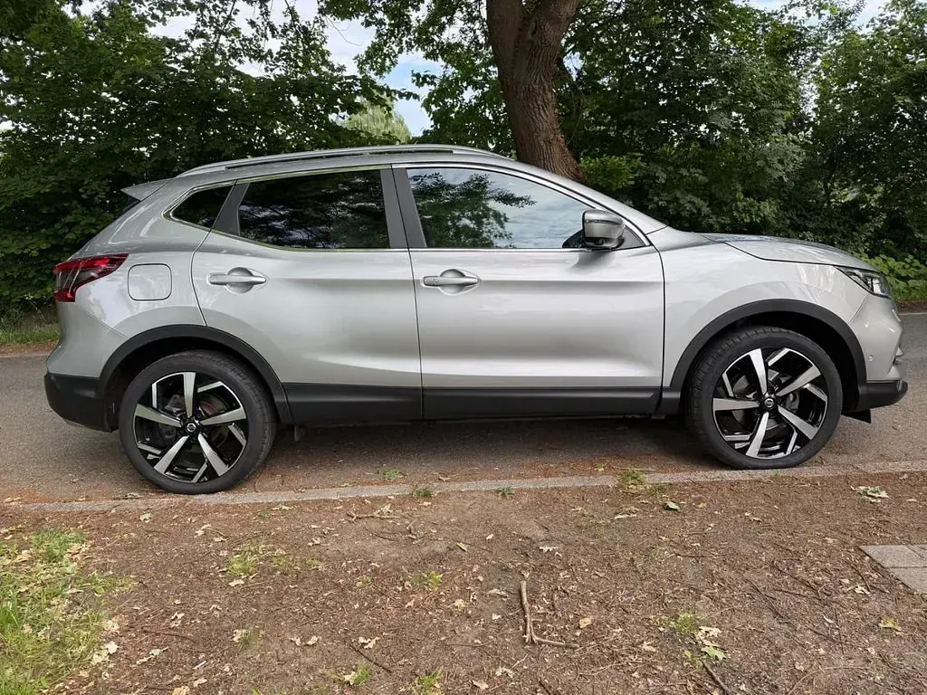 Gebraucht Nissan Qashqai Tekna+ 116 PS (85 kW) 2017 Silber SUV