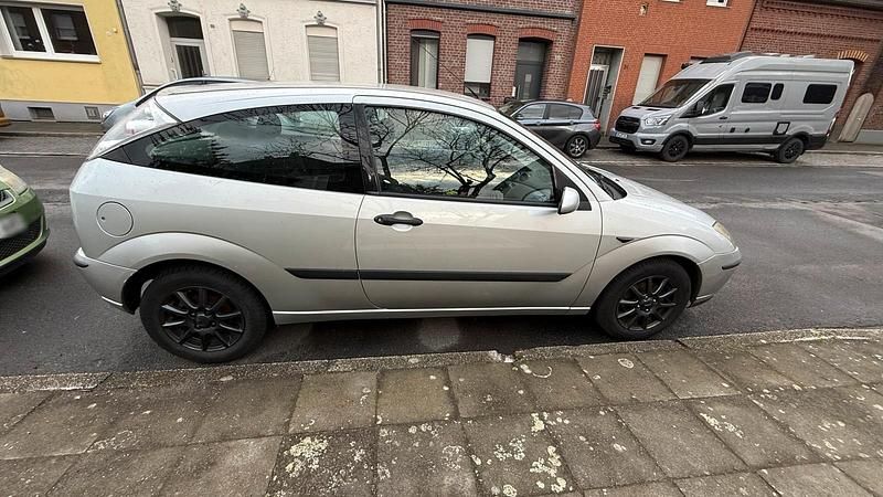 Usata Ford Focus 75 CV (55 kW) 2002 Grigio Berlina