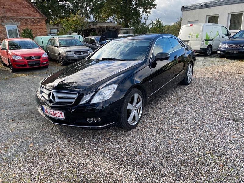 Schwarz Gebraucht 2009 Mercedes E350 Coupé | 7.000 € (Superpreis) - Bild 1/4