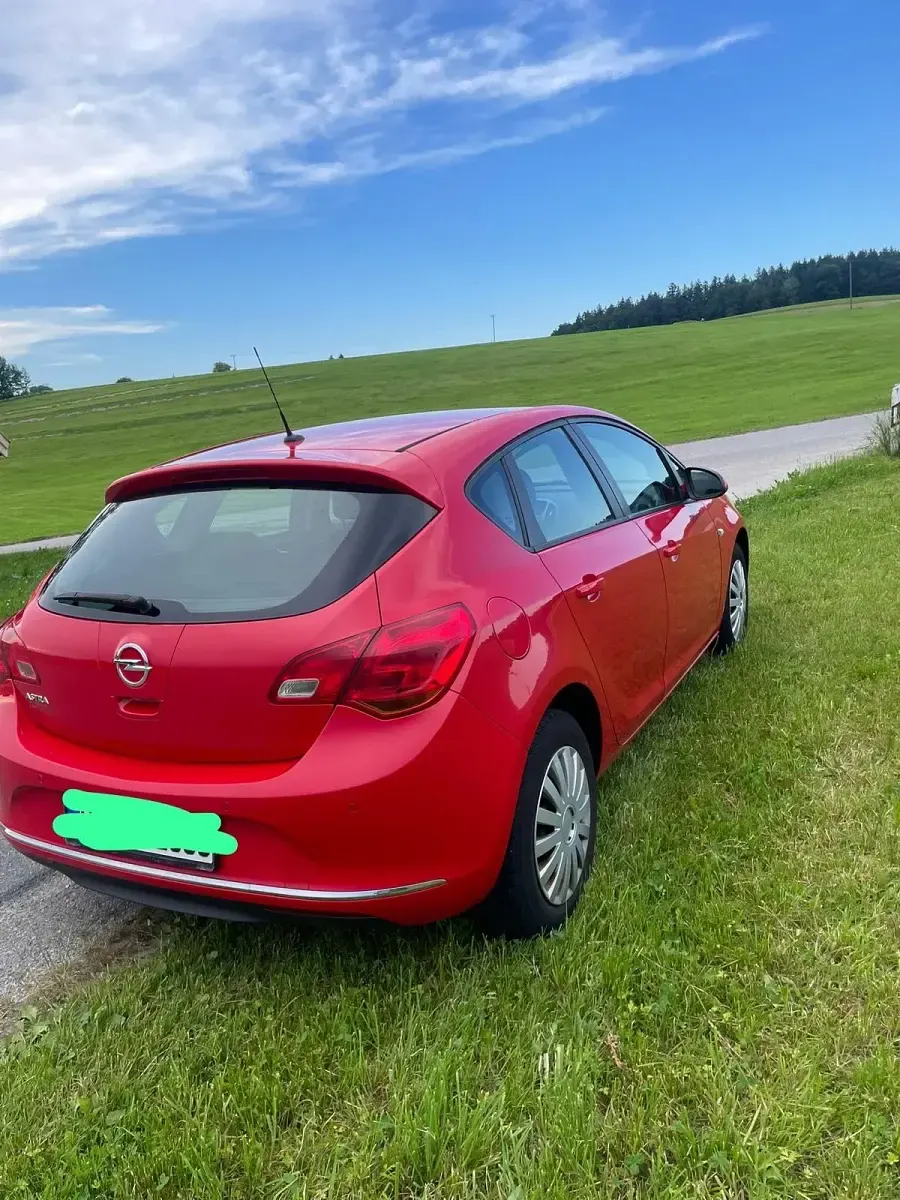 Gebraucht Opel Astra 116 PS (85 kW) 2013 Rot Kleinwagen