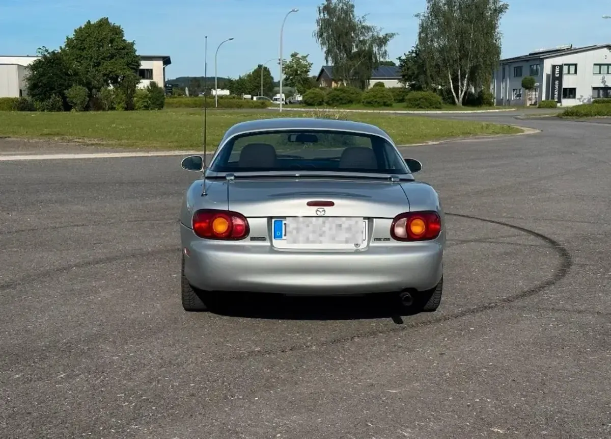 Używany Mazda MX5 110 KM (80 kW) 1999 Srebrny Kabriolet