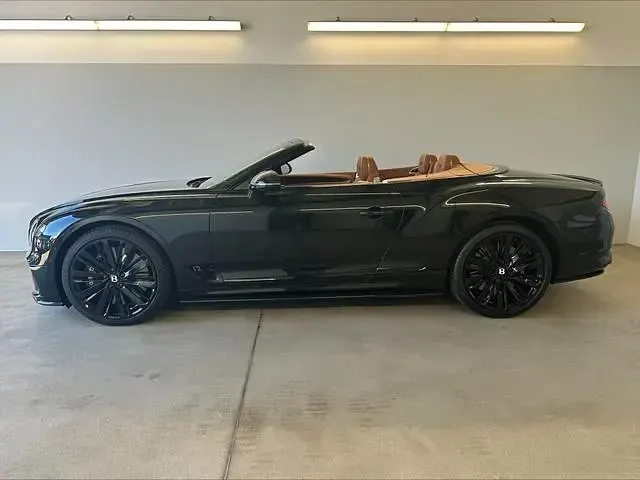 Gebraucht Bentley Continental 659 PS (484 kW) 2024 Grün Cabrio