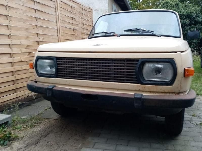 Beige Gebraucht 1985 Wartburg 353 Limousine | 2.500 € - Bild 1/4