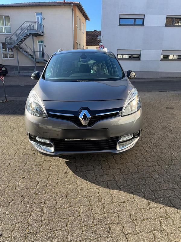 Grau Gebraucht 2015 Renault Scénic III Bose Edition Van / Kleinbus | 5.999 € (Fairer Preis) - Bild 1/4