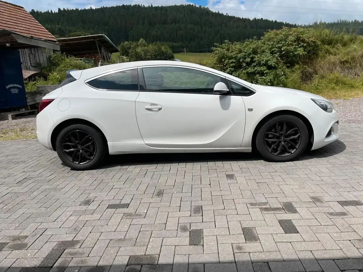 Gebraucht Opel Astra GTC 194 PS (142 kW) 2014 Weiß Coupé