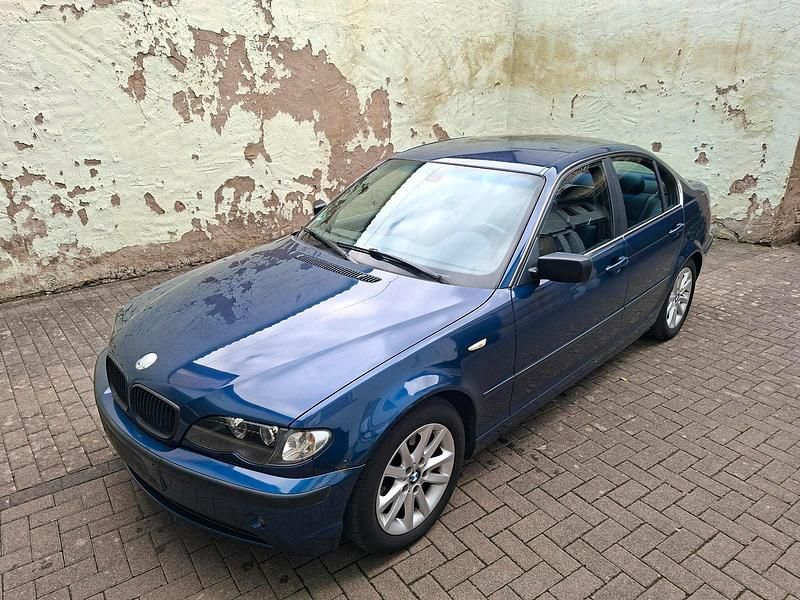 Gebraucht BMW 325 192 PS (141 kW) 2004 Blau Limousine