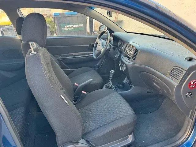 Gebraucht Hyundai Accent 97 PS (71 kW) 2007 Blau Kleinwagen