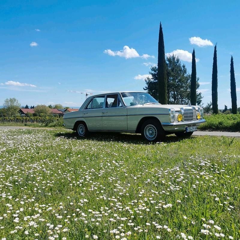 Weiß Gebraucht 1969 Mercedes W115 Limousine | 13.000 € - Bild 1/4