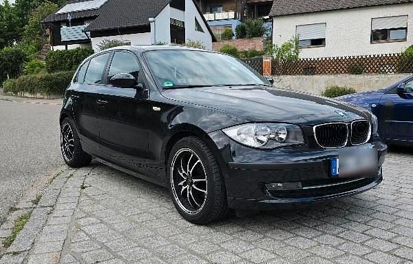 Schwarz Gebraucht 2009 BMW 116 Kleinwagen | 4.000 € - Bild 1/4