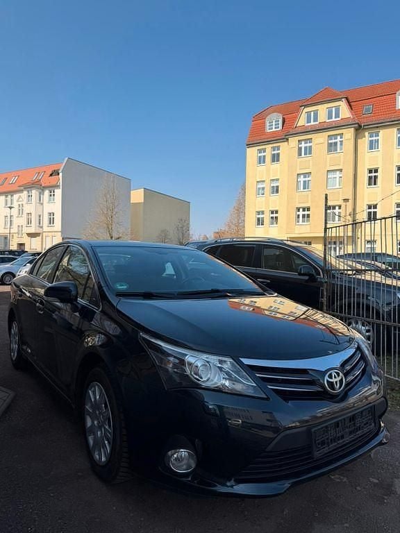 Gebraucht Toyota Avensis Sol 147 PS (108 kW) 2012 Grau Limousine