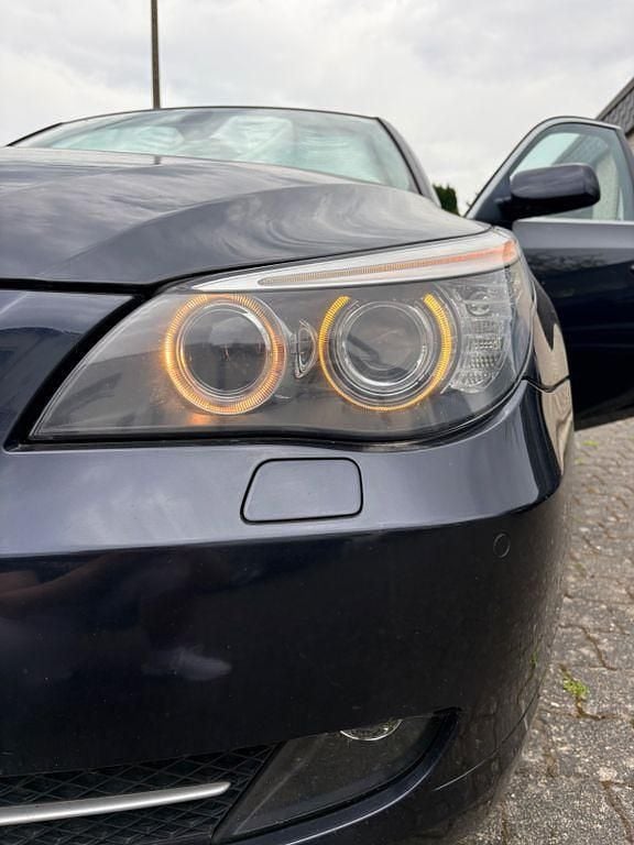 Gebraucht BMW 523 190 PS (139 kW) 2007 Blau Limousine