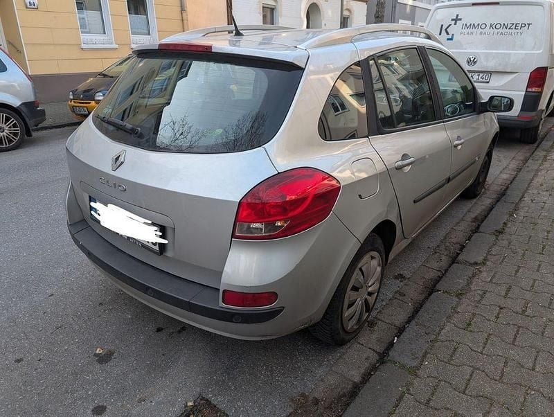 Gebraucht Renault Clio II Dynamique 75 PS (55 kW) 2008 Silber Limousine