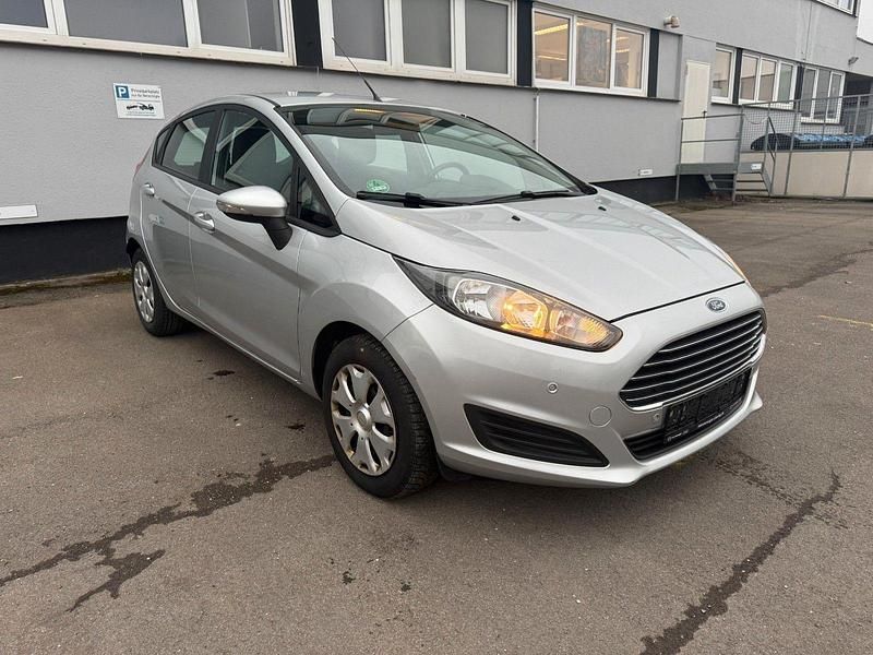 Gebraucht Ford Fiesta 75 PS (55 kW) 2014 Silber Kleinwagen