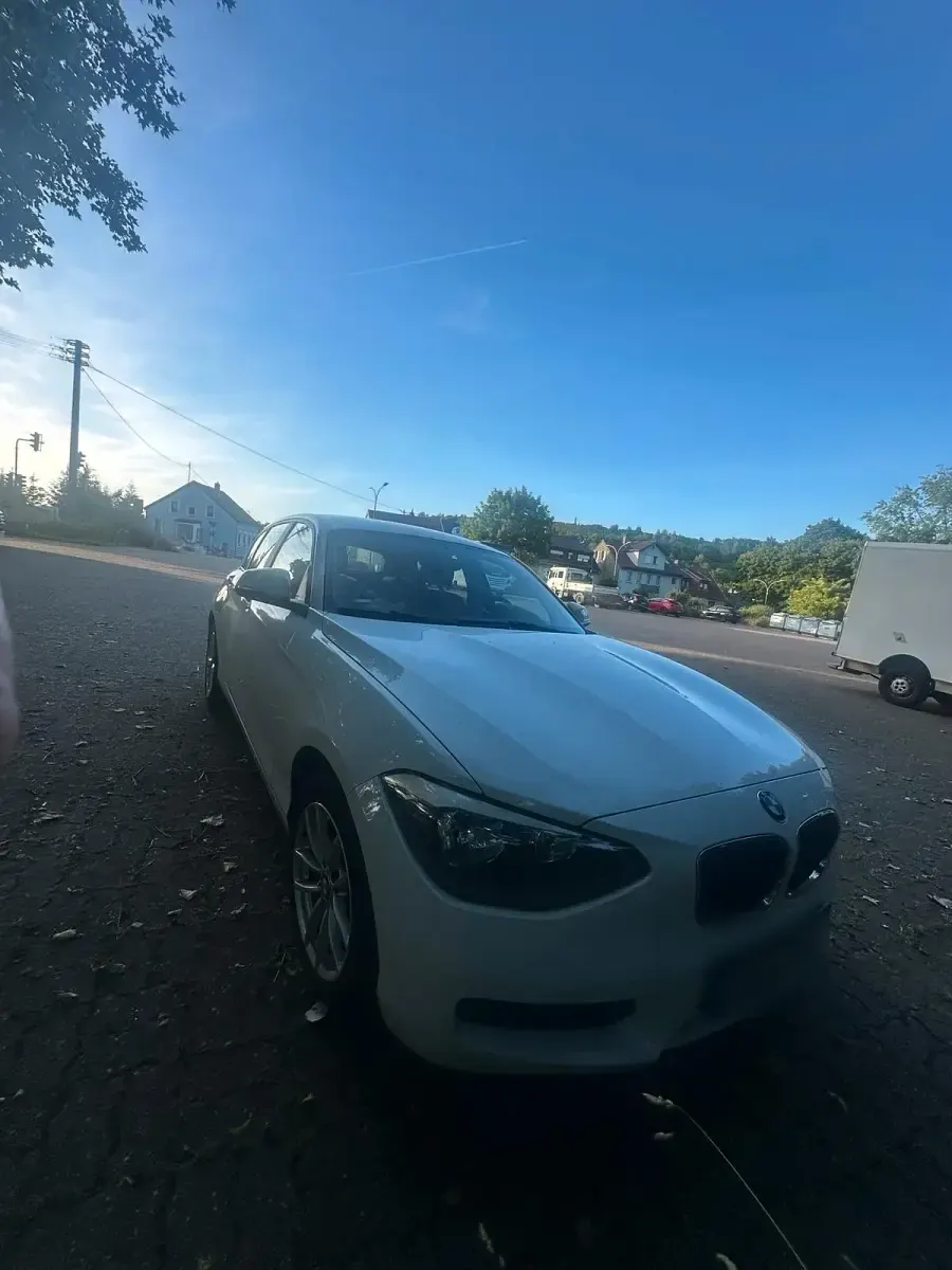 Gebraucht BMW 114 102 PS (75 kW) 2014 Weiß Kleinwagen