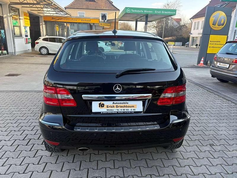 Gebraucht Mercedes B180 116 PS (85 kW) 2010 Kosmosschwarz Van / Kleinbus