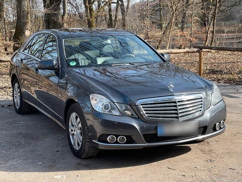 Gebraucht Mercedes E350 Elegance 292 PS (214 kW) 2009 Grau Limousine