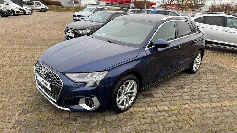 Blau Gebraucht 2022 Audi A3 Advanced Limousine | 25.948 € (Fairer Preis) - Bild 1/4