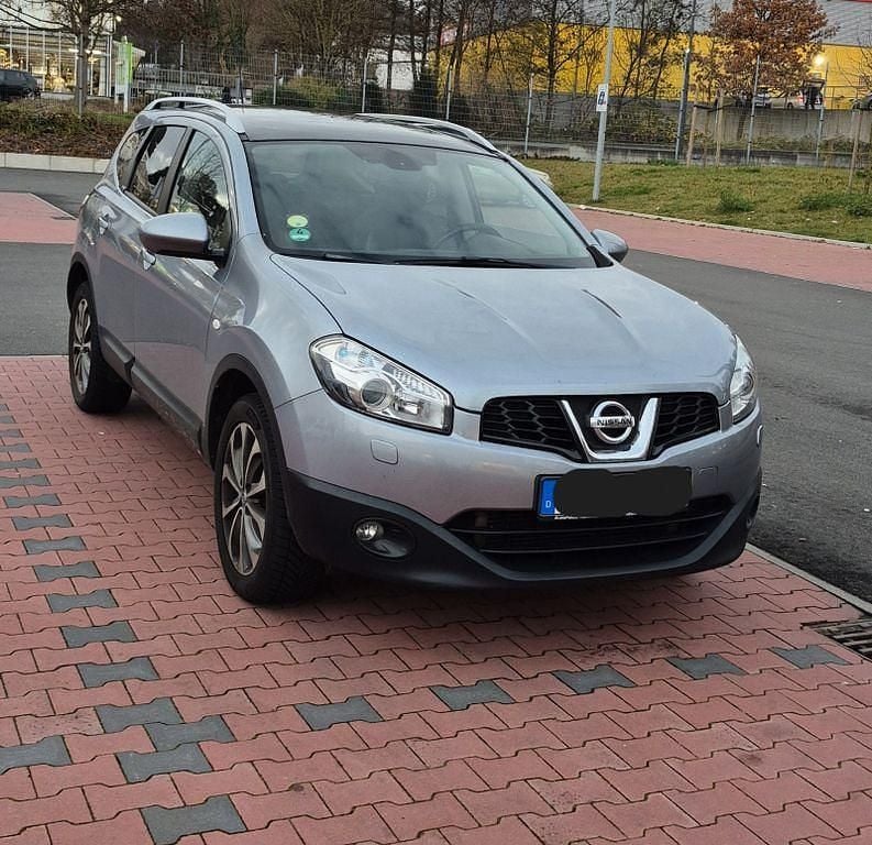 Grau Gebraucht 2011 Nissan Qashqai +2 Tekna SUV | 5.700 € (Fairer Preis) - Bild 1/4