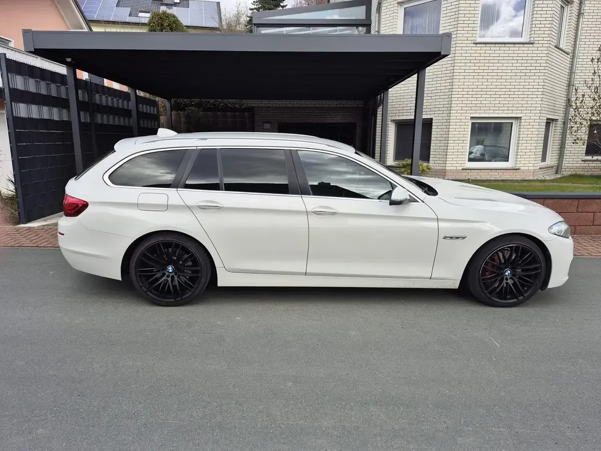 Gebraucht BMW 530 258 PS (189 kW) 2015 Weiß Kombi