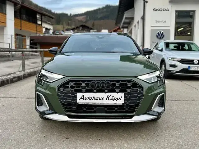 Gebraucht Audi A3 Ambiente 150 PS (110 kW) 2025 Distriktgrün metallic Limousine