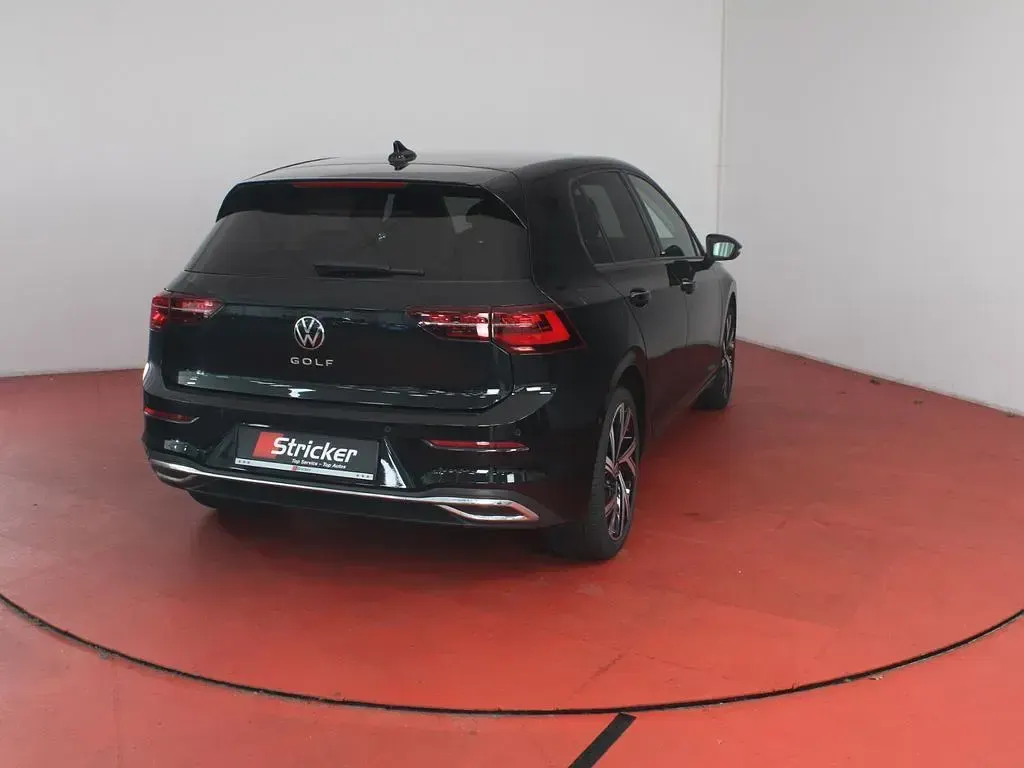 Gebraucht VW Golf VIII Move 150 PS (110 kW) 2024 Grenadillschwarz metallic (metallic) Limousine