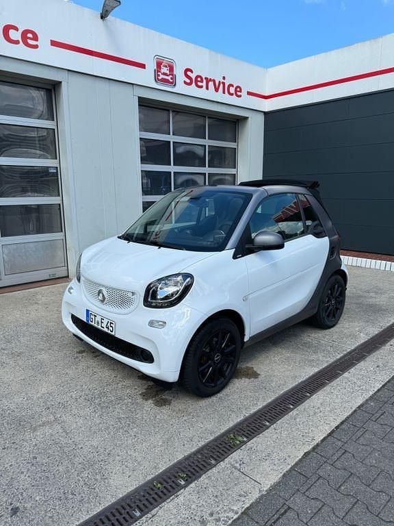 Weiß Gebraucht 2016 Smart ForTwo Cabrio Cabrio | 12.400 € (Fairer Preis) - Bild 1/4