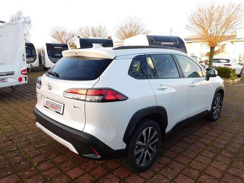 Gebraucht Toyota Corolla Cross Comfort 197 PS (144 kW) 2024 Platinum weiß perleffekt SUV