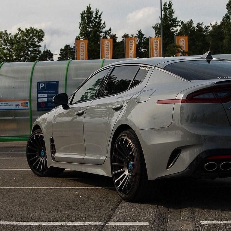 Grau Gebraucht 2019 Kia Stinger Limousine | 22.999 € (Guter Preis) - Bild 1/4