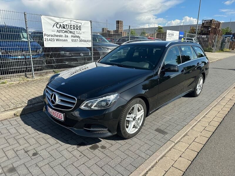 Obsidianschwarz metalliclack Gebraucht 2015 Mercedes E200 Kombi | 11.799 € (Guter Preis) - Bild 1/4