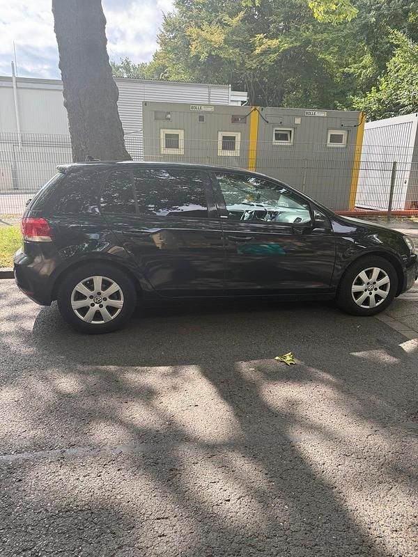 Schwarz Gebraucht 2012 VW Golf VI Kleinwagen | 4.000 € (Guter Preis) - Bild 1/4