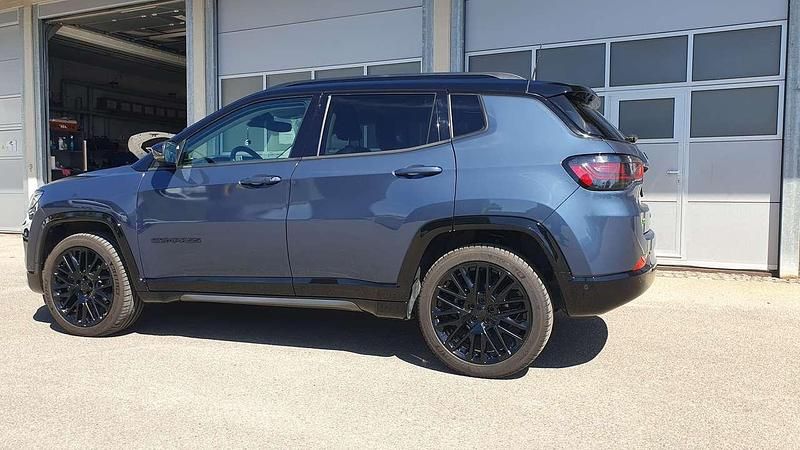 Second-hand Jeep Compass 131 CP (96 kW) 2023 Albastru SUV