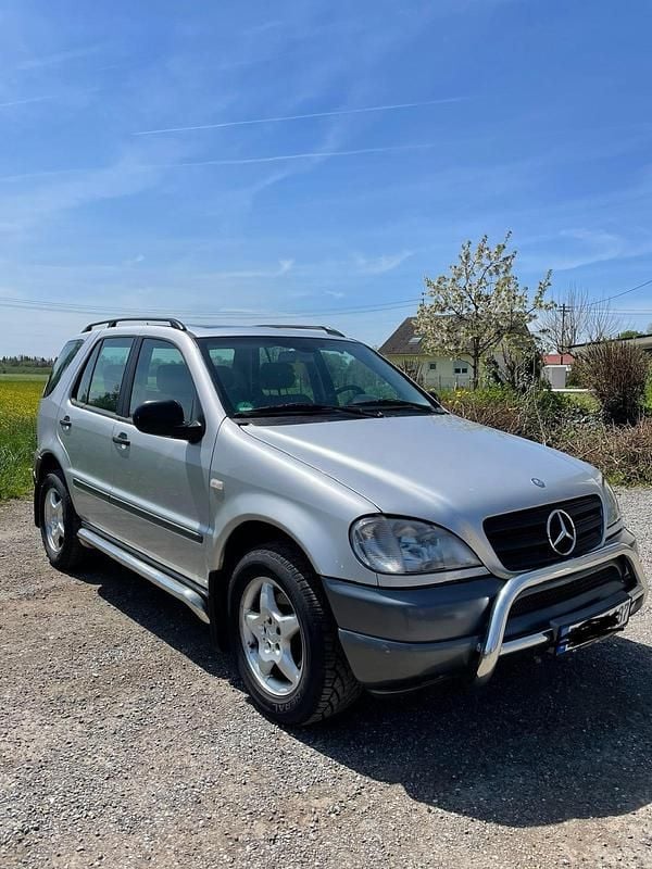 Gebraucht Mercedes ML270 163 PS (119 kW) 2001 Grau SUV