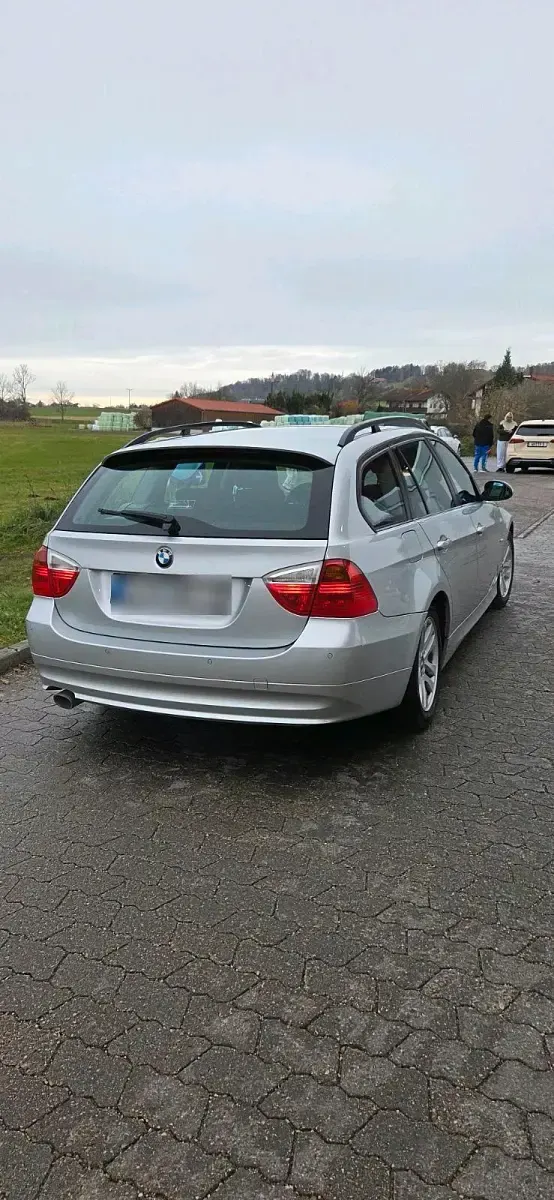 Gebraucht BMW 320 143 PS (105 kW) 2008 Schwarz Kombi