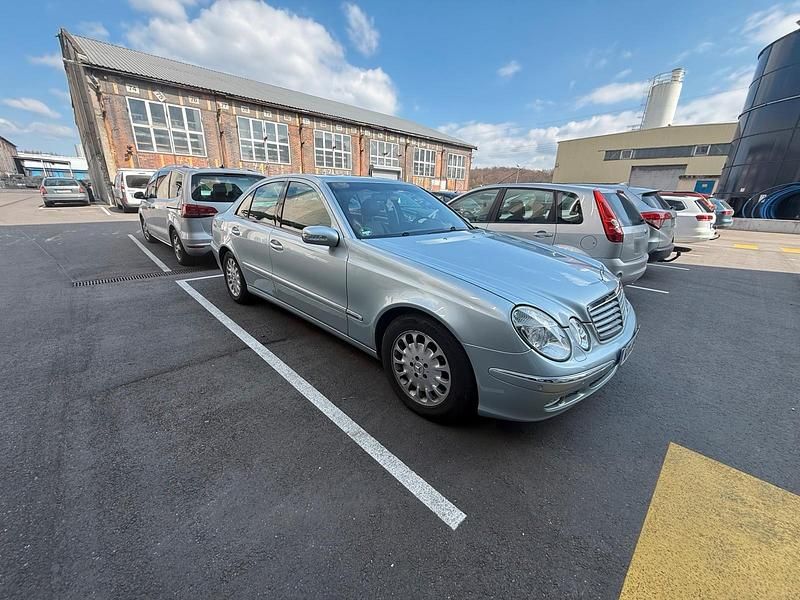 Second-hand Mercedes E320 225 CP (165 kW) 2004 Argintiu Berlinǎ