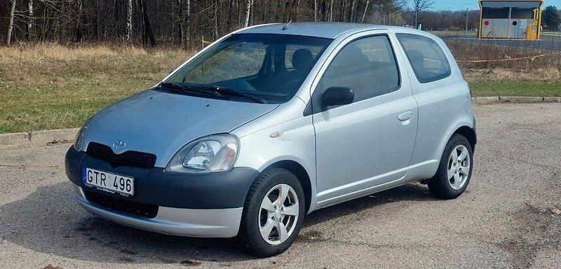 Gebraucht Toyota Yaris 75 PS (55 kW) 2003 Silber Limousine
