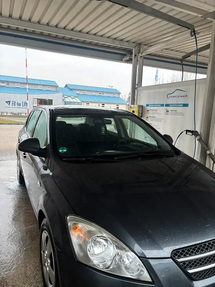 Gebraucht Kia Ceed 109 PS (80 kW) 2009 Grau Kleinwagen