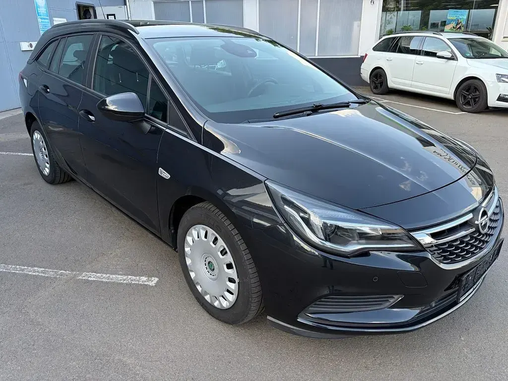 Gebraucht Opel Astra Edition 125 PS (91 kW) 2016 Schwarz Kombi