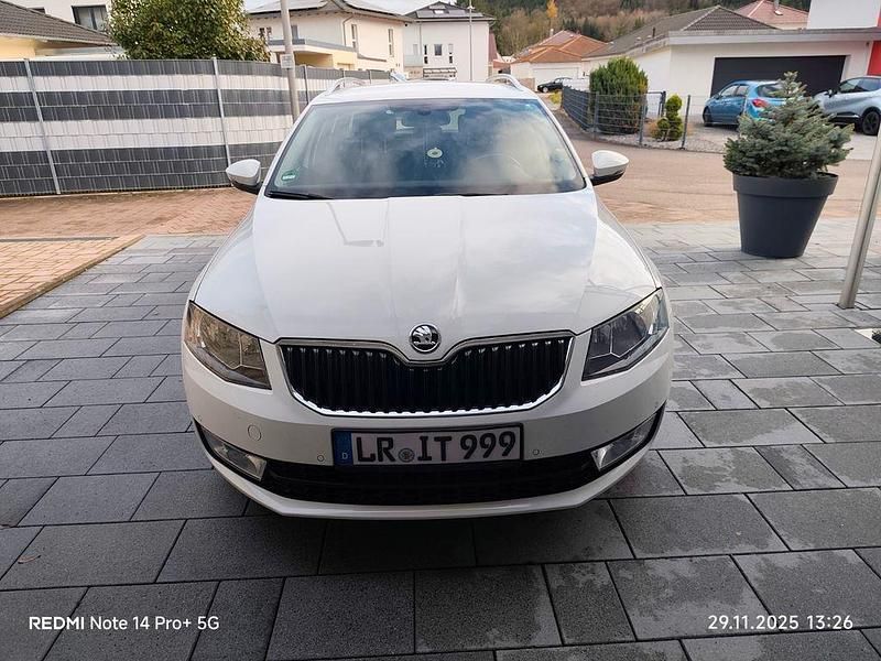 Weiß Gebraucht 2015 Skoda Octavia Style Kombi | 9.900 € (Fairer Preis) - Bild 1/4