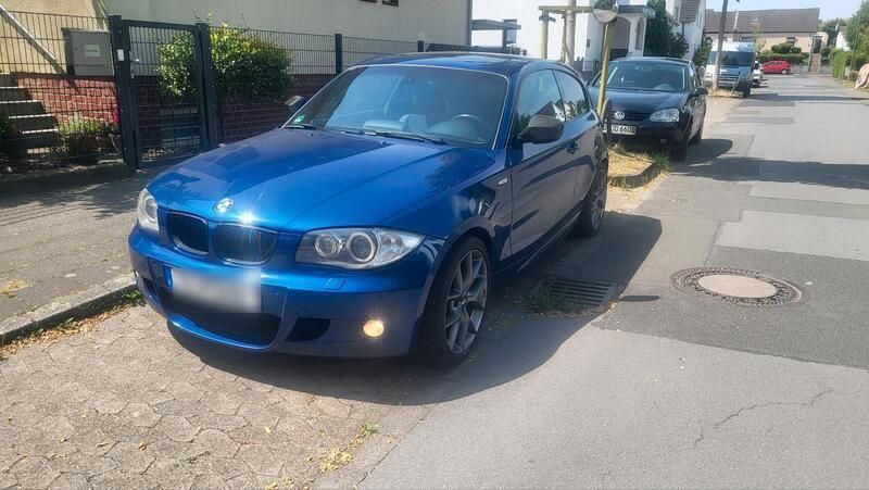 Blau Gebraucht 2011 BMW 120 Kleinwagen | 8.700 € (Etwas zu teuer) - Bild 1/4