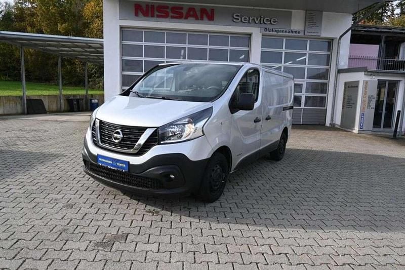 Mercury grey (m) Gebraucht 2018 Nissan NV300 Comfort Van | 13.650 € (Superpreis) - Bild 1/4