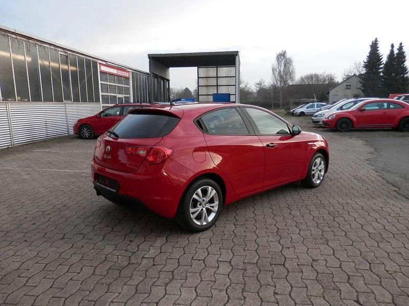Gebraucht Alfa Romeo Giulietta Impression 120 PS (88 kW) 2014 Rot Limousine