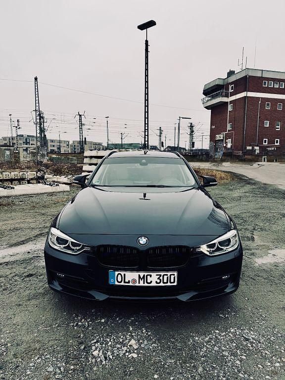 Gebraucht BMW 330 Luxury Line 280 PS (205 kW) 2014 Blau Kombi