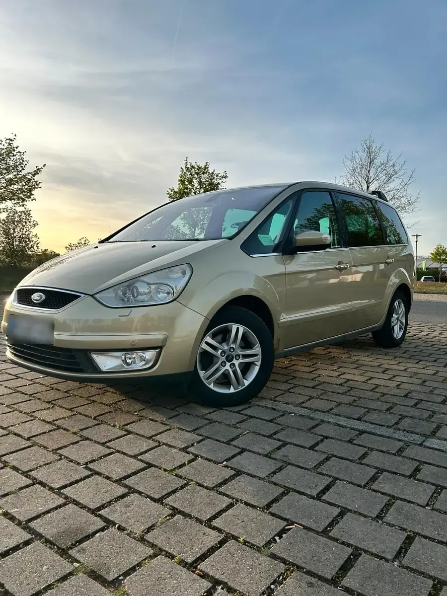 Używany Ford Galaxy 140 KM (102 kW) 2006 Złoty Minivan